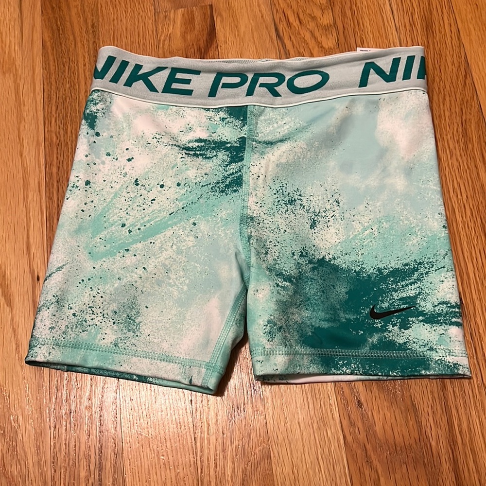 girls nike pros
